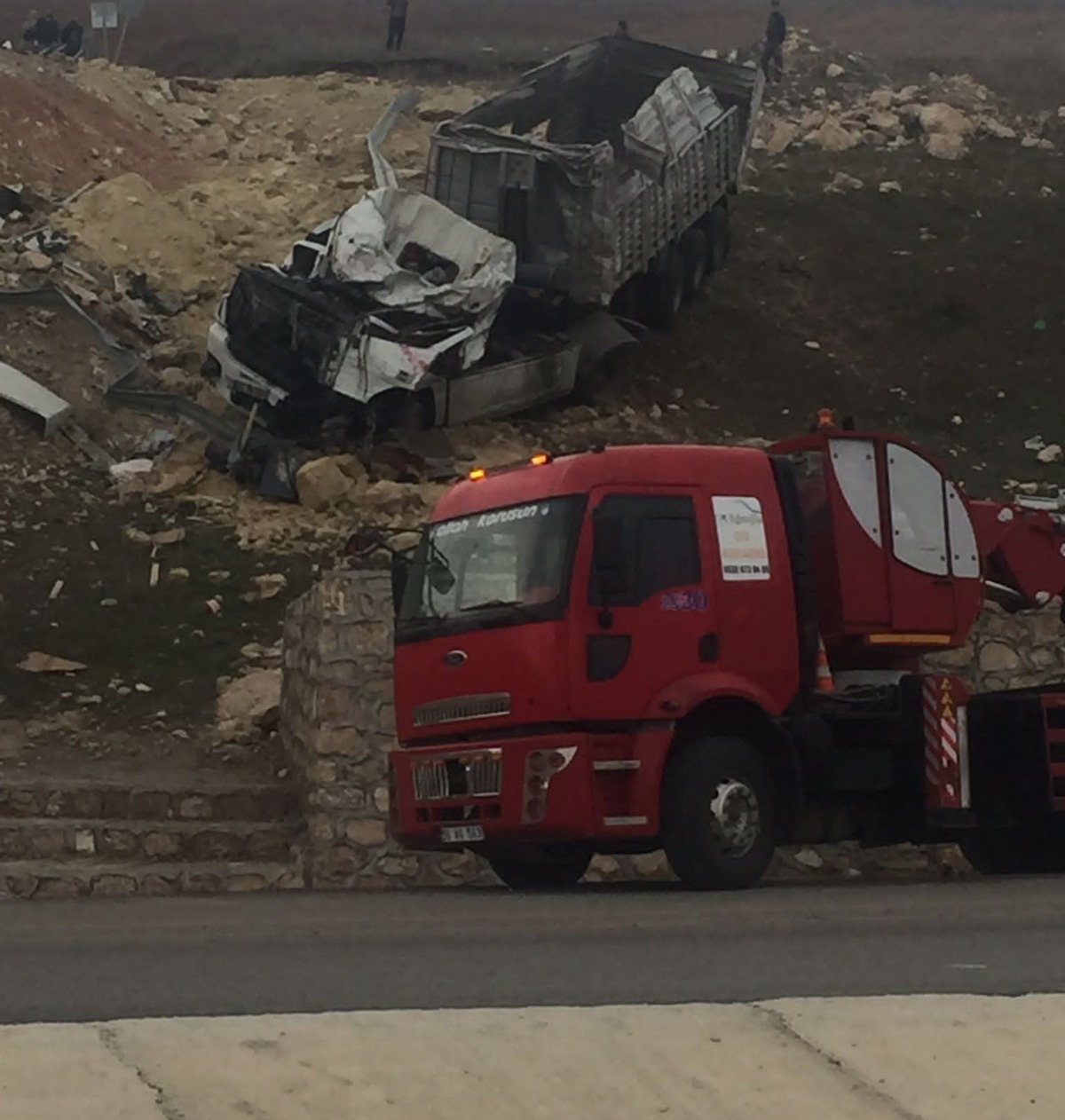 Siirt’te Tır Devrildi, Sürücü Hayatını Kaybetti