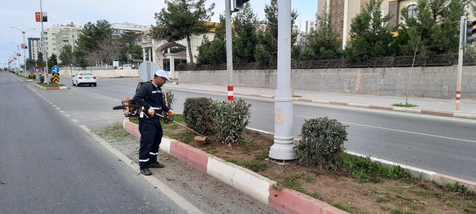 Siirt’te Park Ve Bahçelerde Temizlik ve Bakım Çalışmaları Başlatıldı