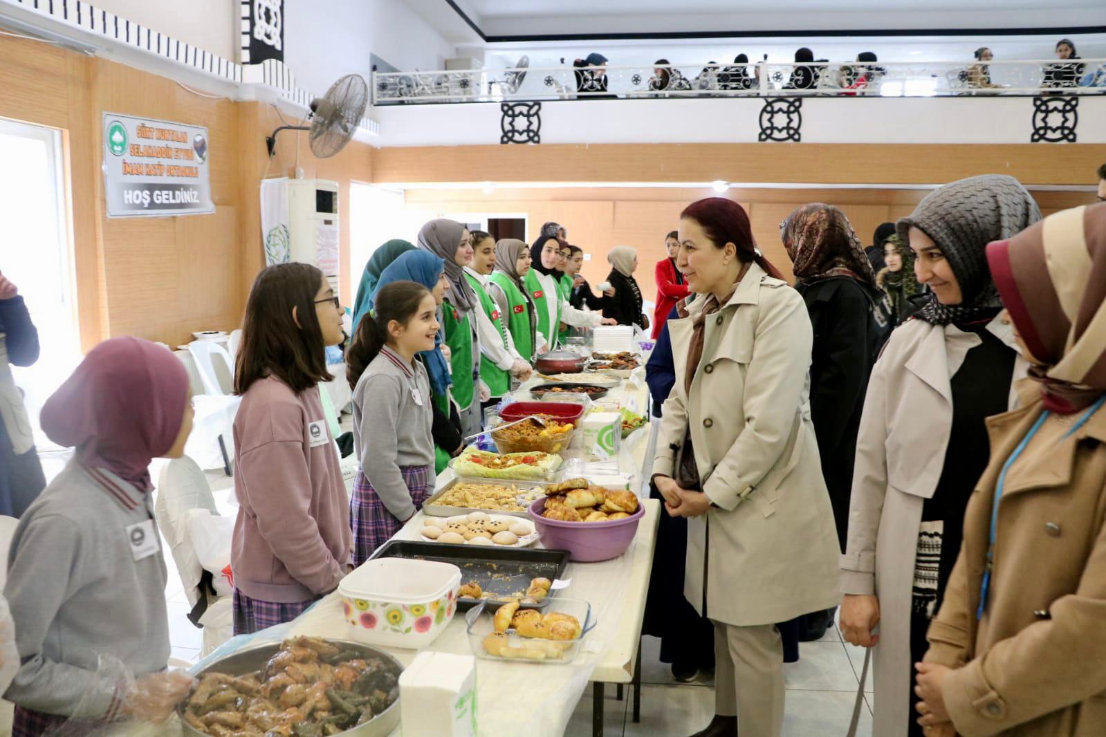 Vali Eşi Güney Hacıbektaşoğlu, Kurtalan’da Depremzedeler Yararına Düzenlenen Kermes’e Katıldı