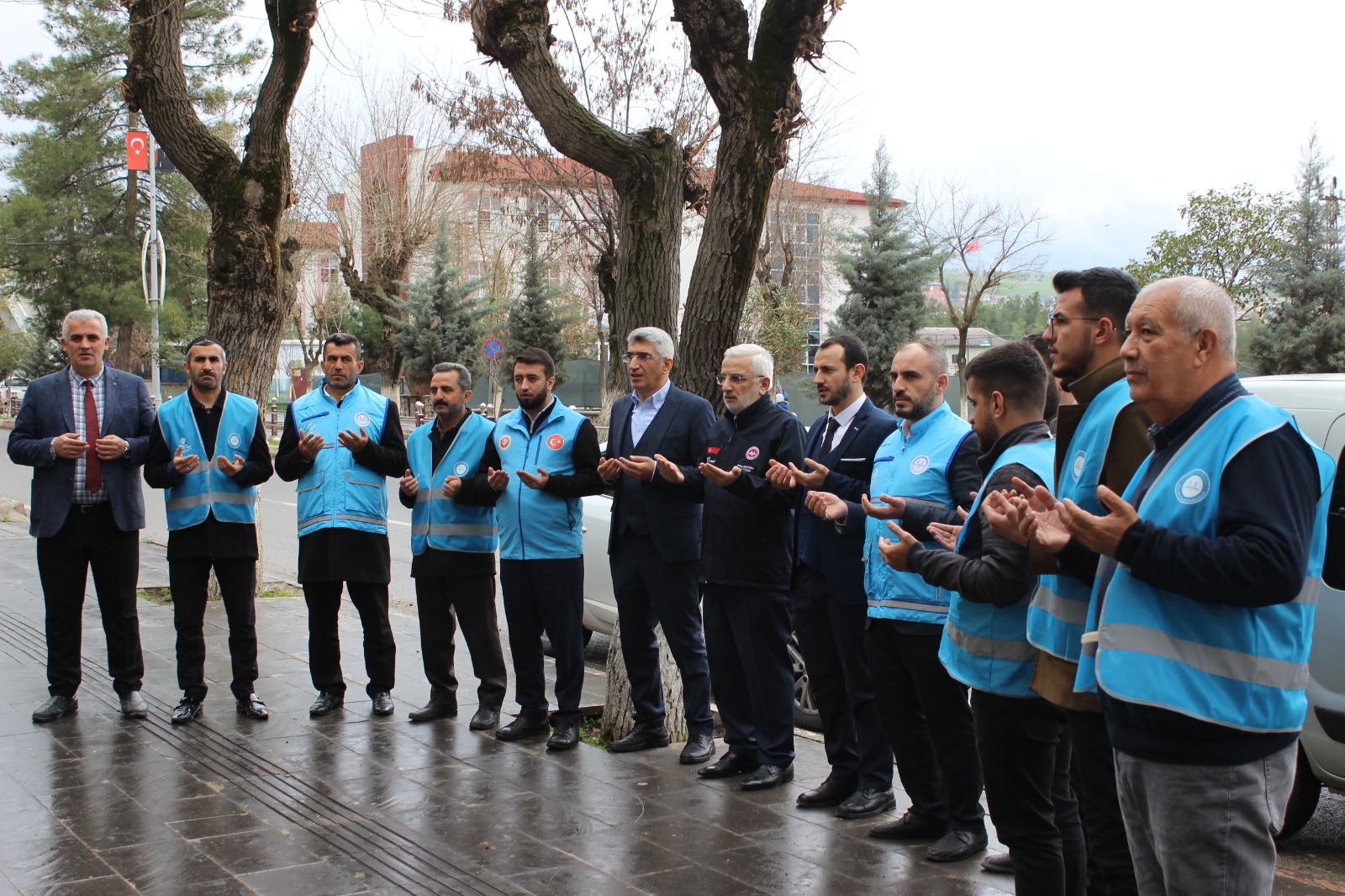 Eruh ve Pervari Müftülüğü’nden Manevi Destek Ekibi Adıyaman’a Yola Çıktı