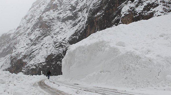 Meteoroloji Uyarıyor: Siirt’tin Yüksek Kar Örtüsüne Sahip Dik Yamaçlarında Çığ Tehlikesi Devam Ediyor