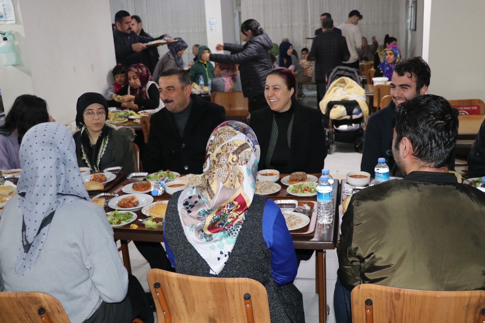 Vali Hacıbektaşoğlu, KYK Yurtlarına Yerleştirilen Depremzede Ailelerle İftar Yaptı