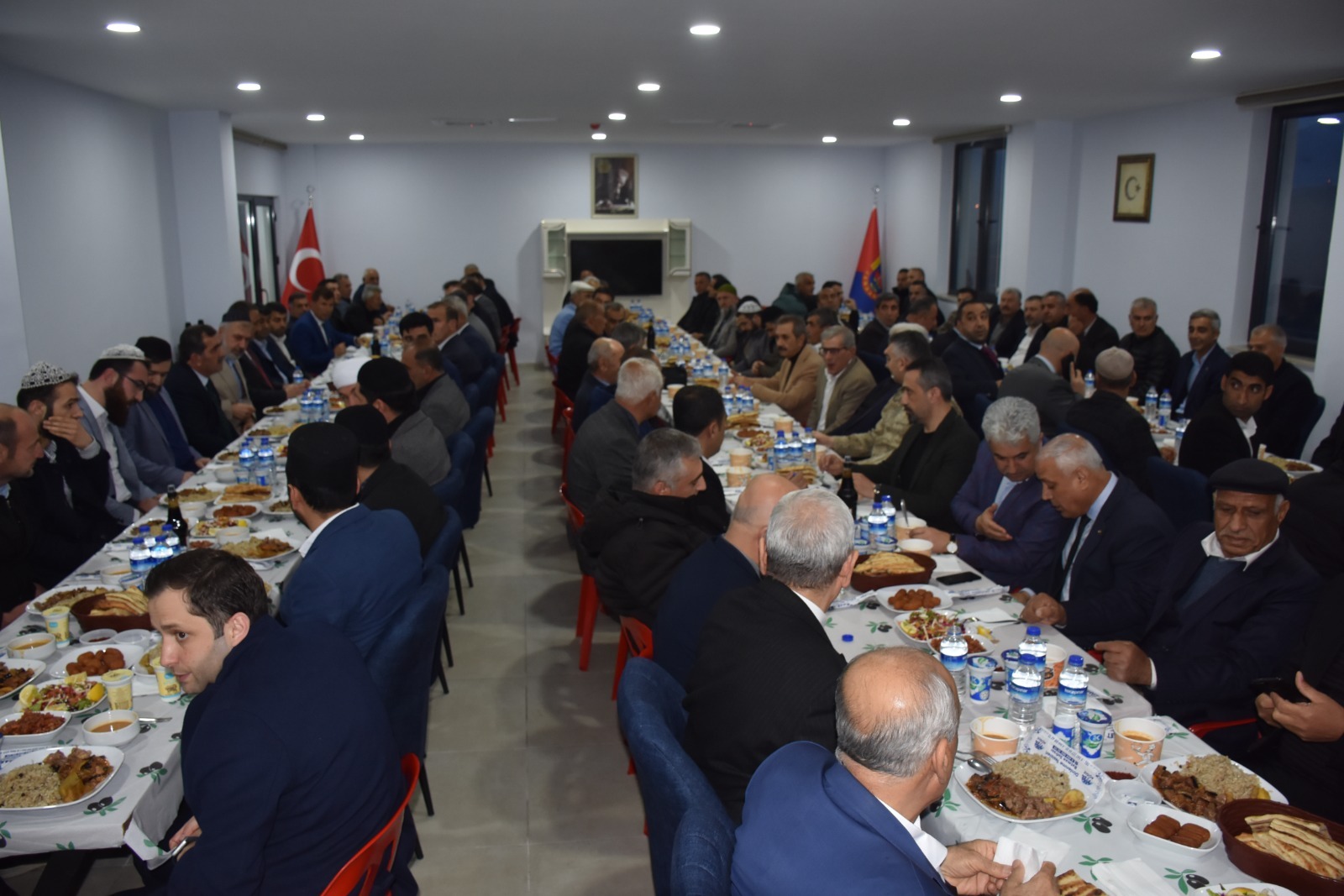 Vali Hacıbektaşoğlu, Baykan’da Muhtar ve Kanaat Önderleri İle İftarda Bir Araya Geldi