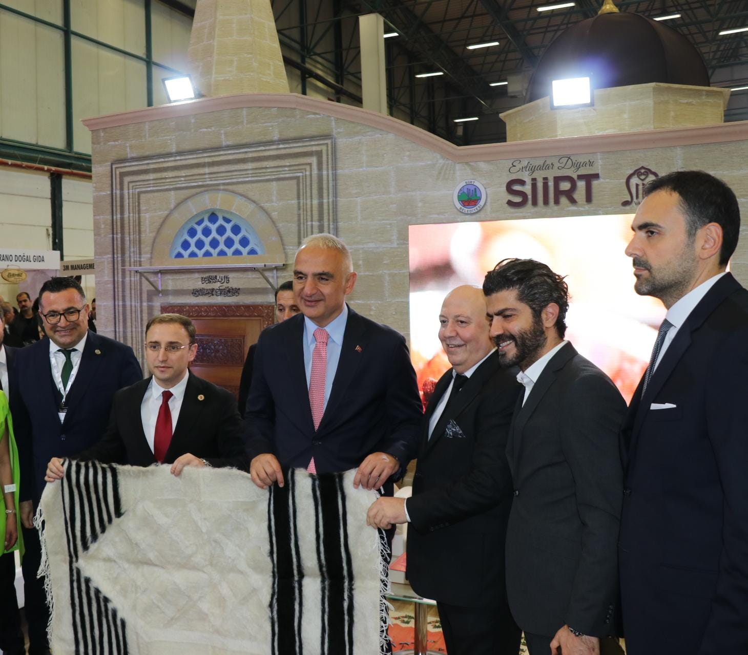 Kültür ve Turizm Bakanı Mehmet Nuri Ersoy Siirt Standını Ziyaret Etti