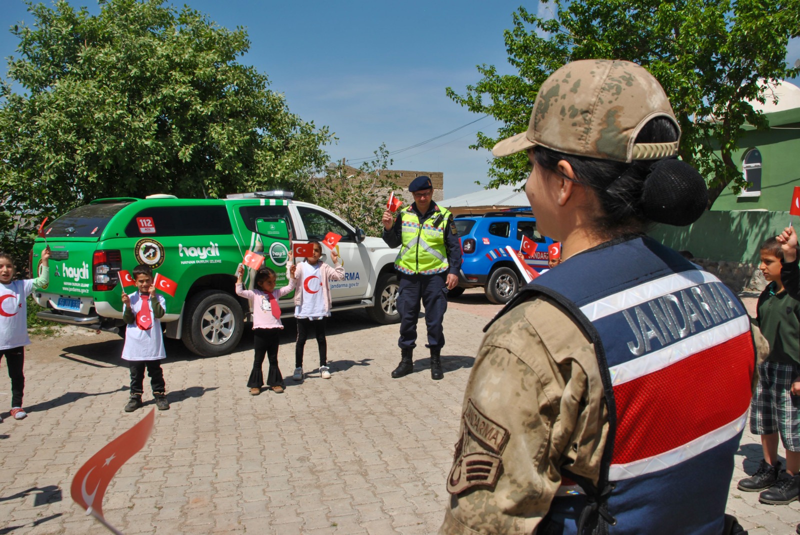 Siirt’te Jandarmadan” Güvenli Okul, Güvenli Gelecek Projesi” Kapsamında Okul Ziyareti