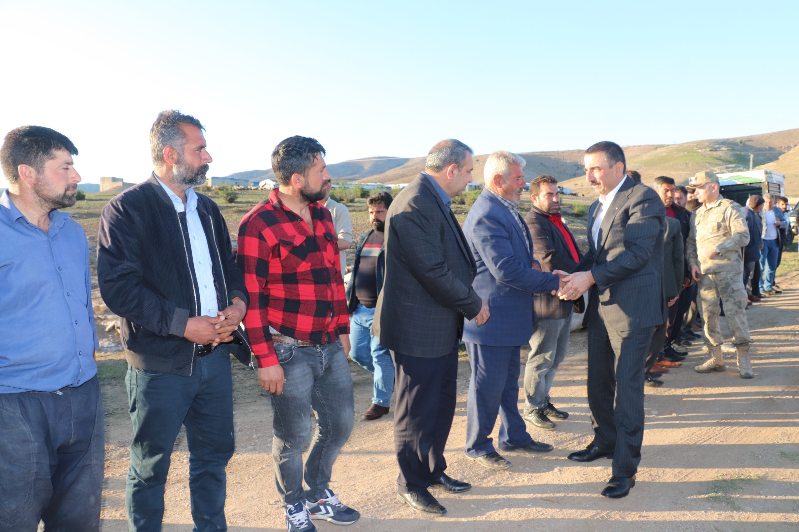 Vali Hacıbektaşoğlu, Sütlüce Mezrasında Özbek Ailesine Taziye Ziyaretinde Bulundu