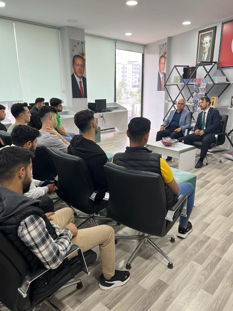 Milletvekili Gül, Gençlerle Buluştu