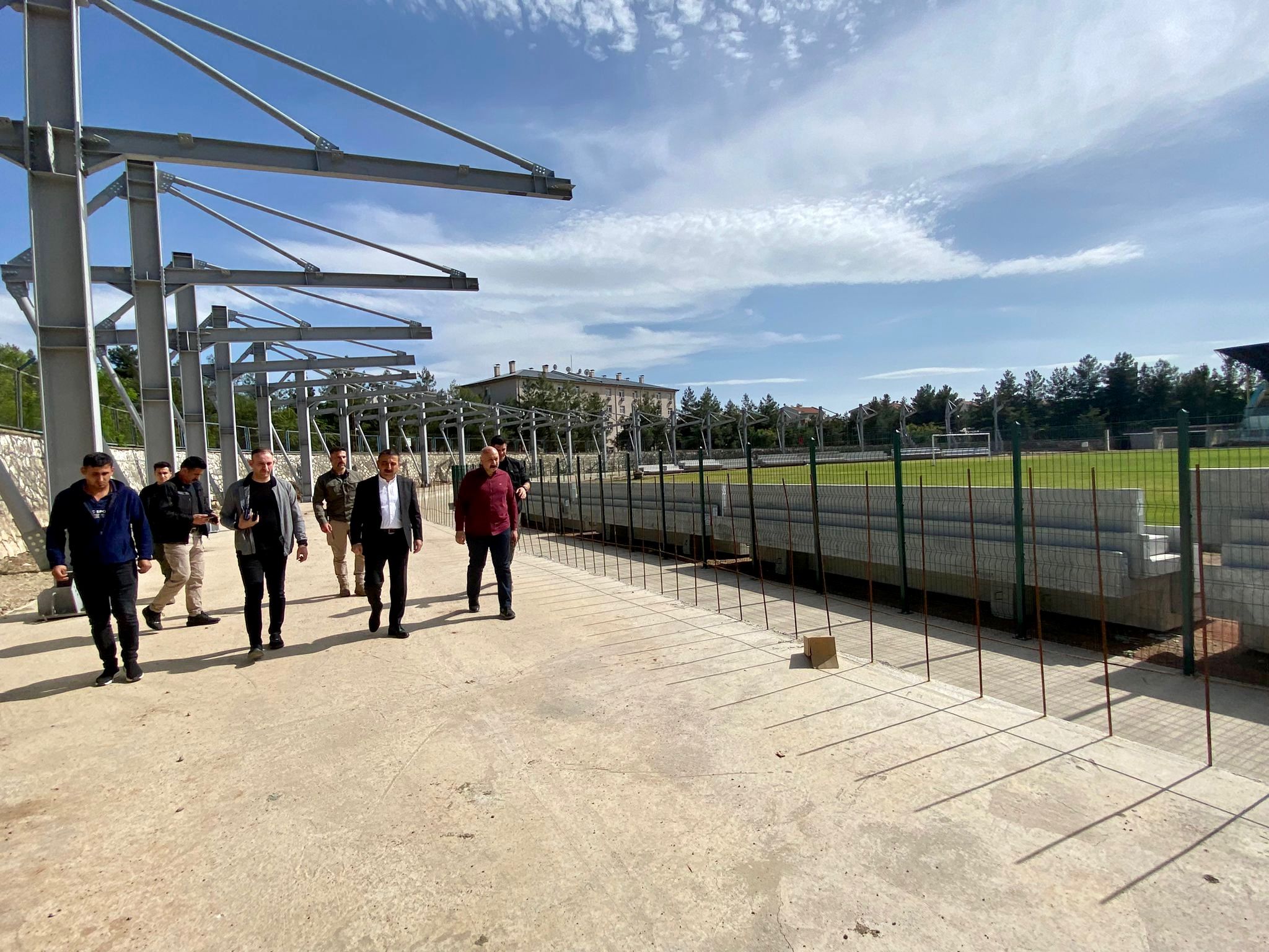 Vali Hacıbektaşoğlu, Yenileme Çalışmalarının Devam Ettiği Atatürk Stadı’nda İncelemelerde Bulundu