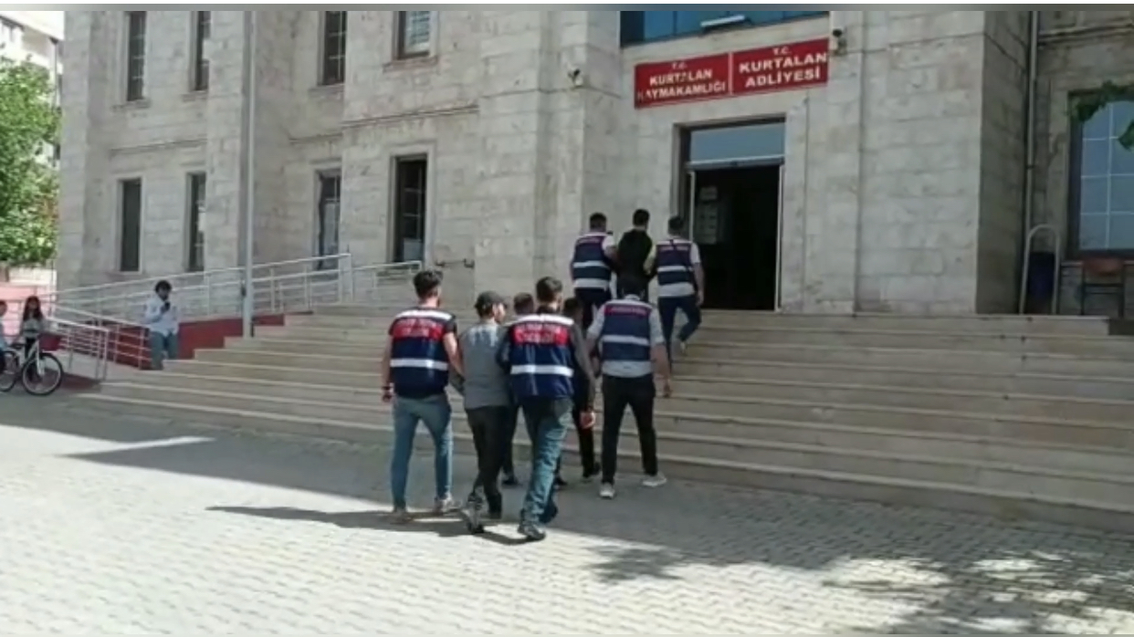 Siirt’te Gözaltına Alınan Uyuşturucu Tacirlerden 3’ü Tutuklandı