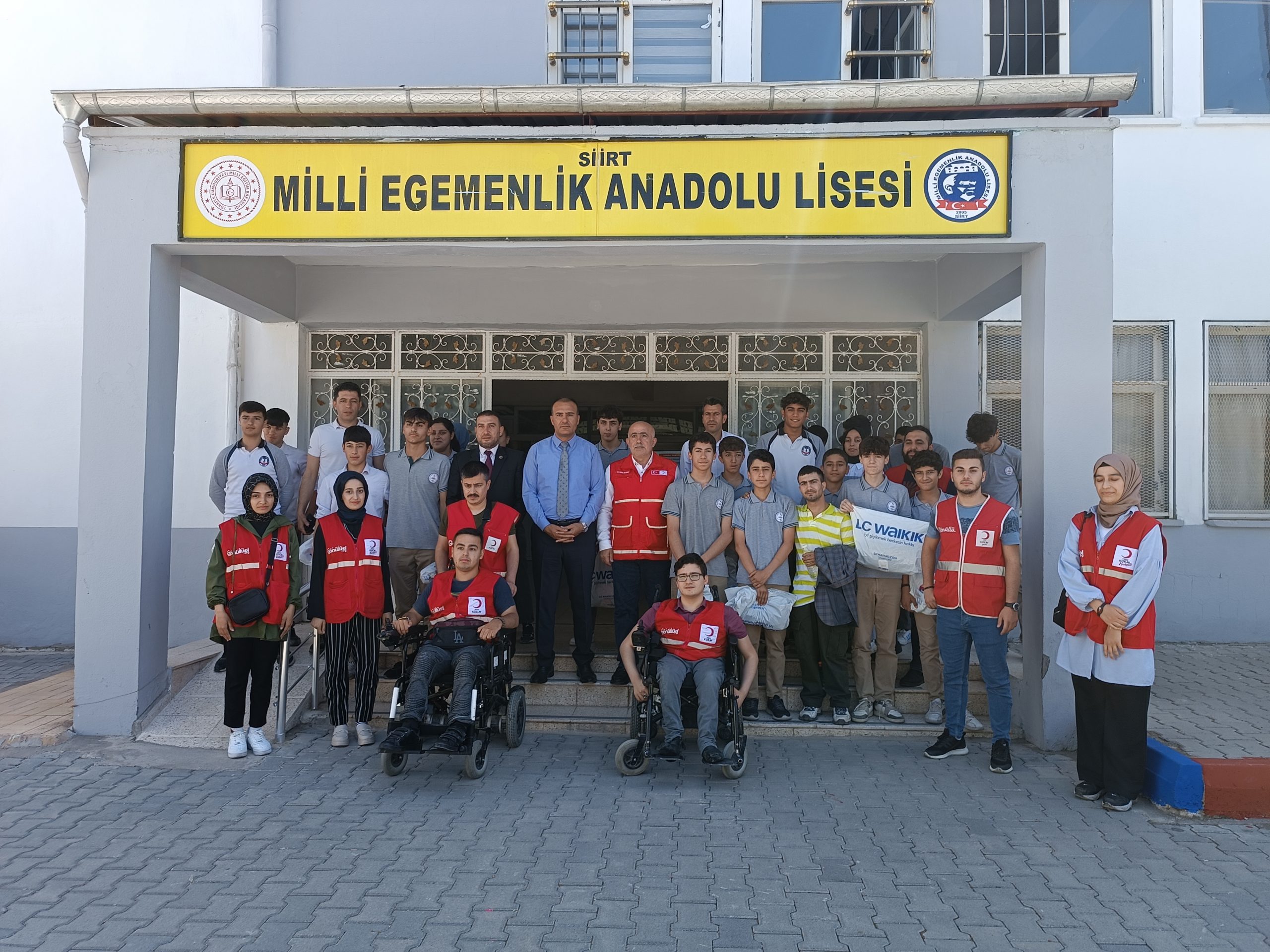 Öğrencilere Giyim Yardımı Yapıldı