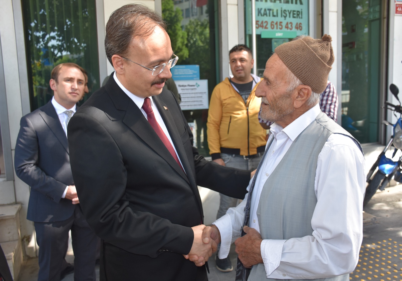 Vali/Belediye Başkan Vekili Dr.Kemal Kızılkaya, Esnaf Ve Vatandaşları Ziyaret Etti! 