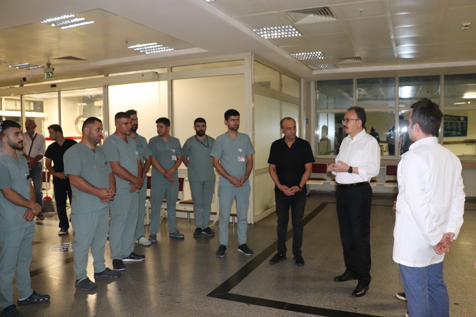 Siirt Valisi Eğitim ve Araştırma Hastanesinde Şafak Vakti Denetim ve İncelemelerde Bulundu