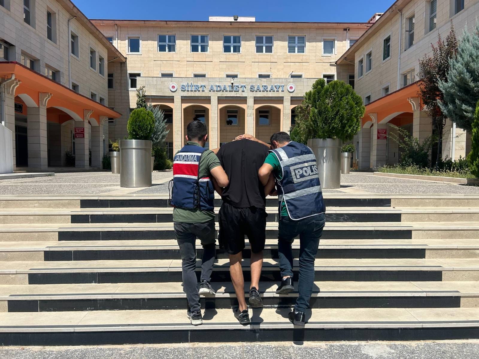 Hırsızlık Suçundan 15 Yıl Kesinleşmiş Hapis Cezası Bulunan Siirt İl Merkezinde Yakalandı