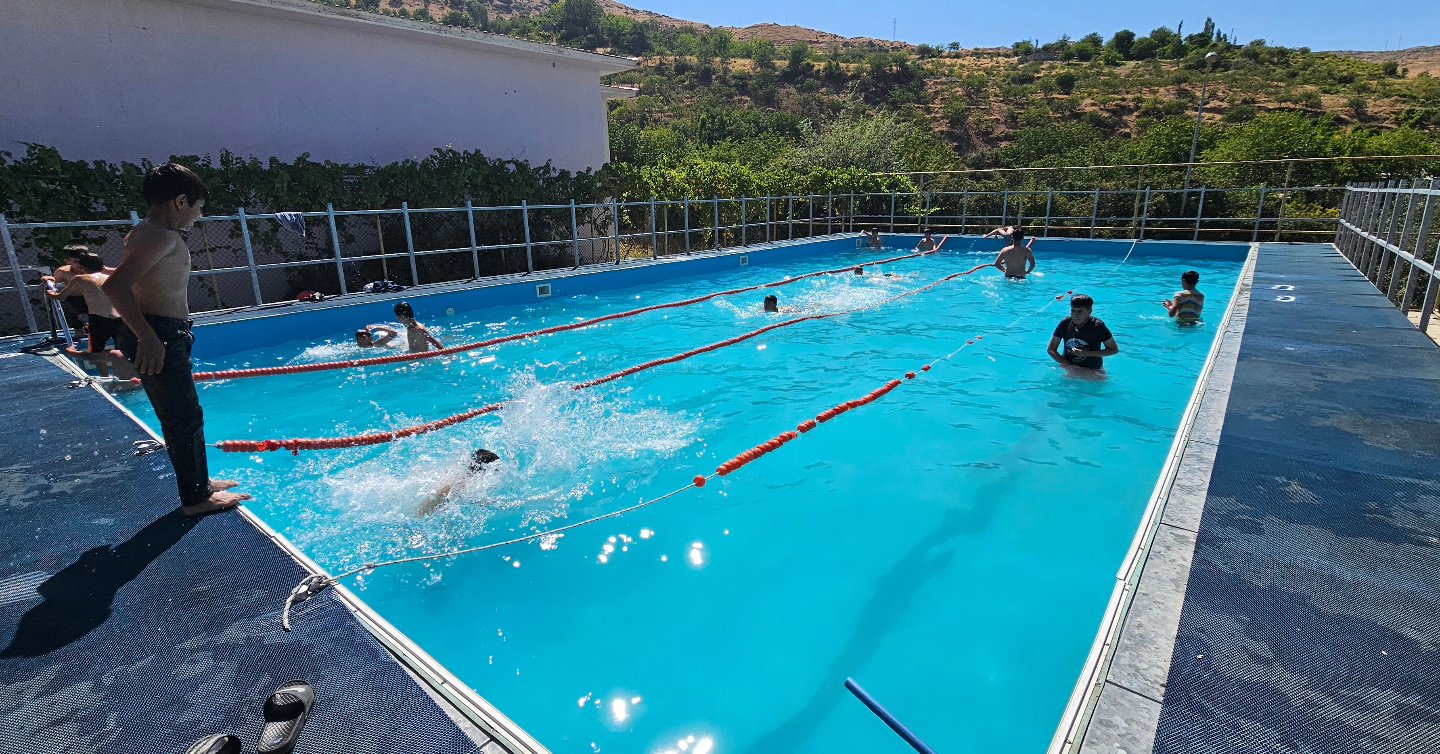 Pervarili Gençlerin Keyfi Yerinde! Yüzme Havuzu Hizmete Girdi