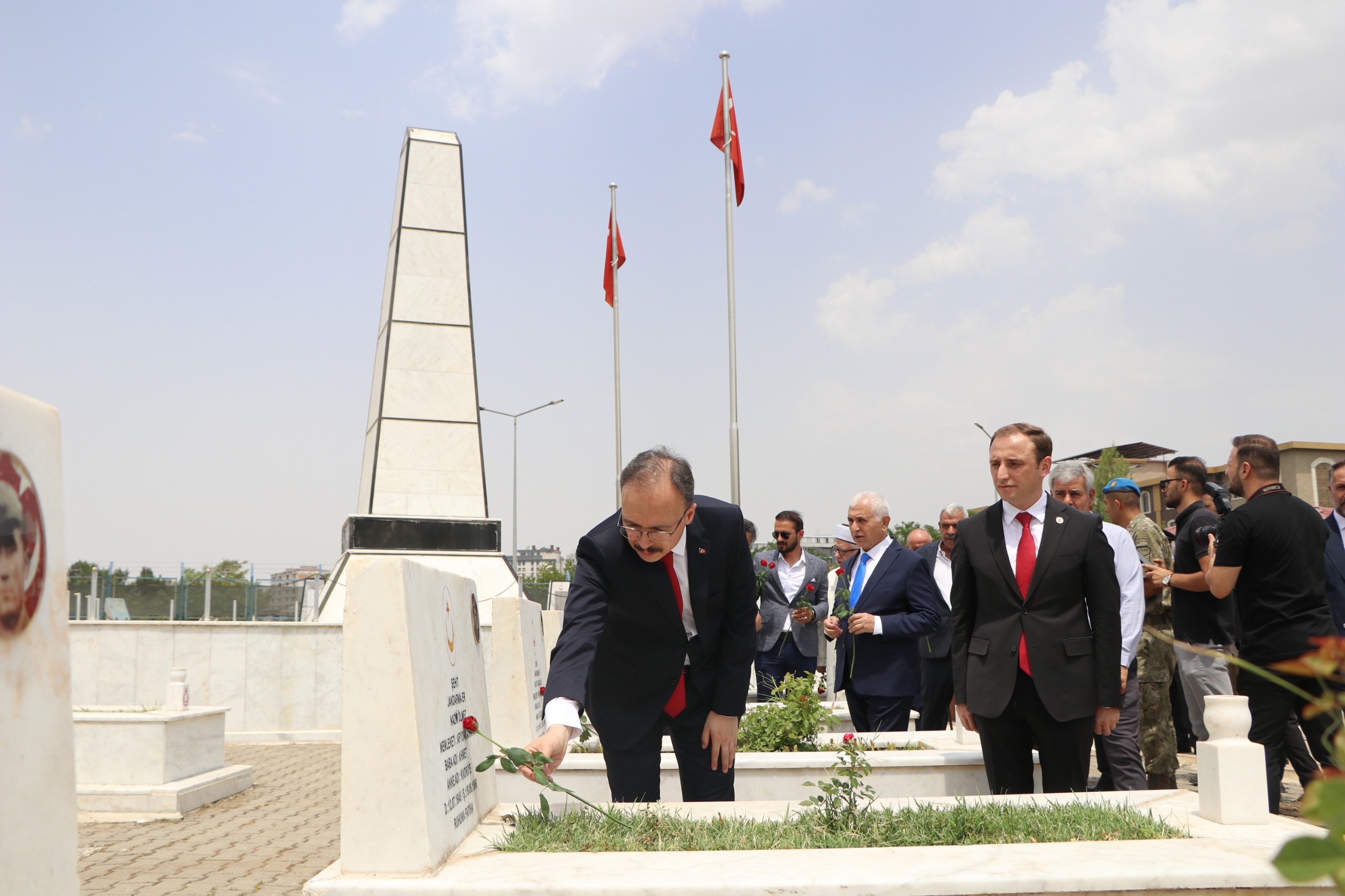 Siirt Garnizon Şehitliğinde 15 Temmuz ve Tüm Şehitlerimiz İçin Anma Programı Düzenlendi