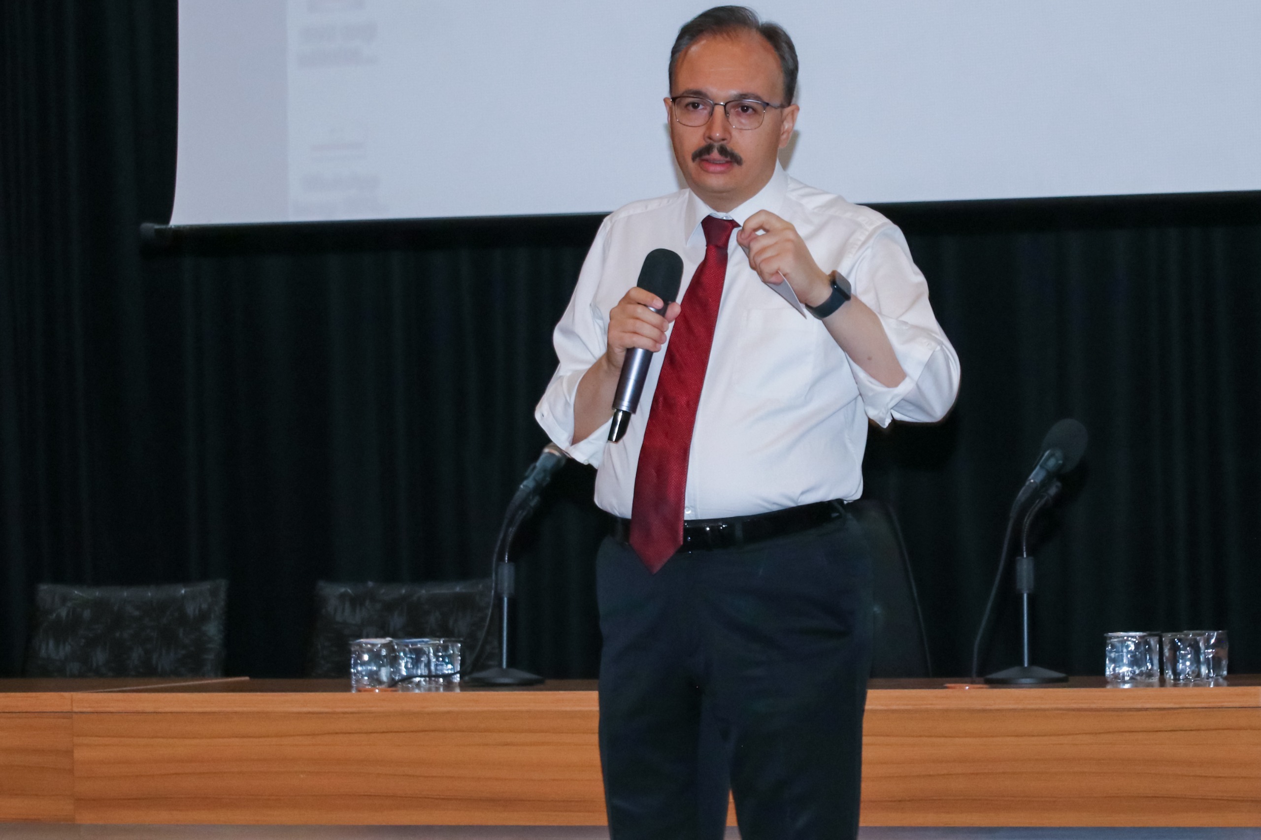 Siirt Valisi Dr. Kızılkaya Vurguladı, “Okul Kayıtlarında Velilerden Bağış Talep Edilmeyecek”