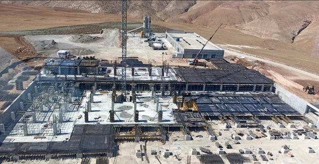 Siirt Eğitim ve Araştırma Hastanesi 400 Yataklı Ek Bina İnşaatında Deprem İzolatörlerinin %40’ı Tamamlandı