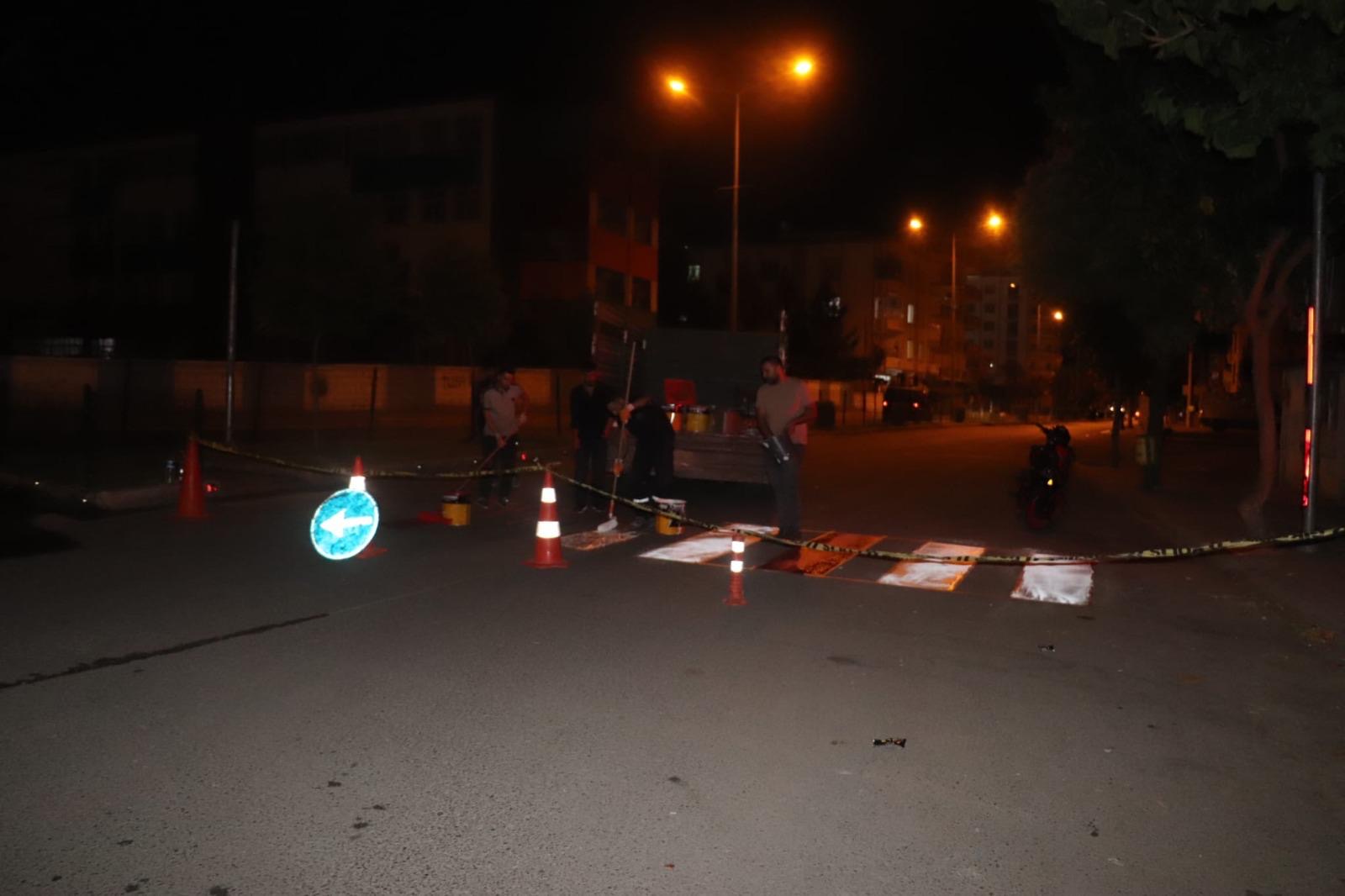 Siirt Belediyesi, Okul Önlerinde Yaya Geçidi ve Yol Çizgisi Çalışması Başlattı