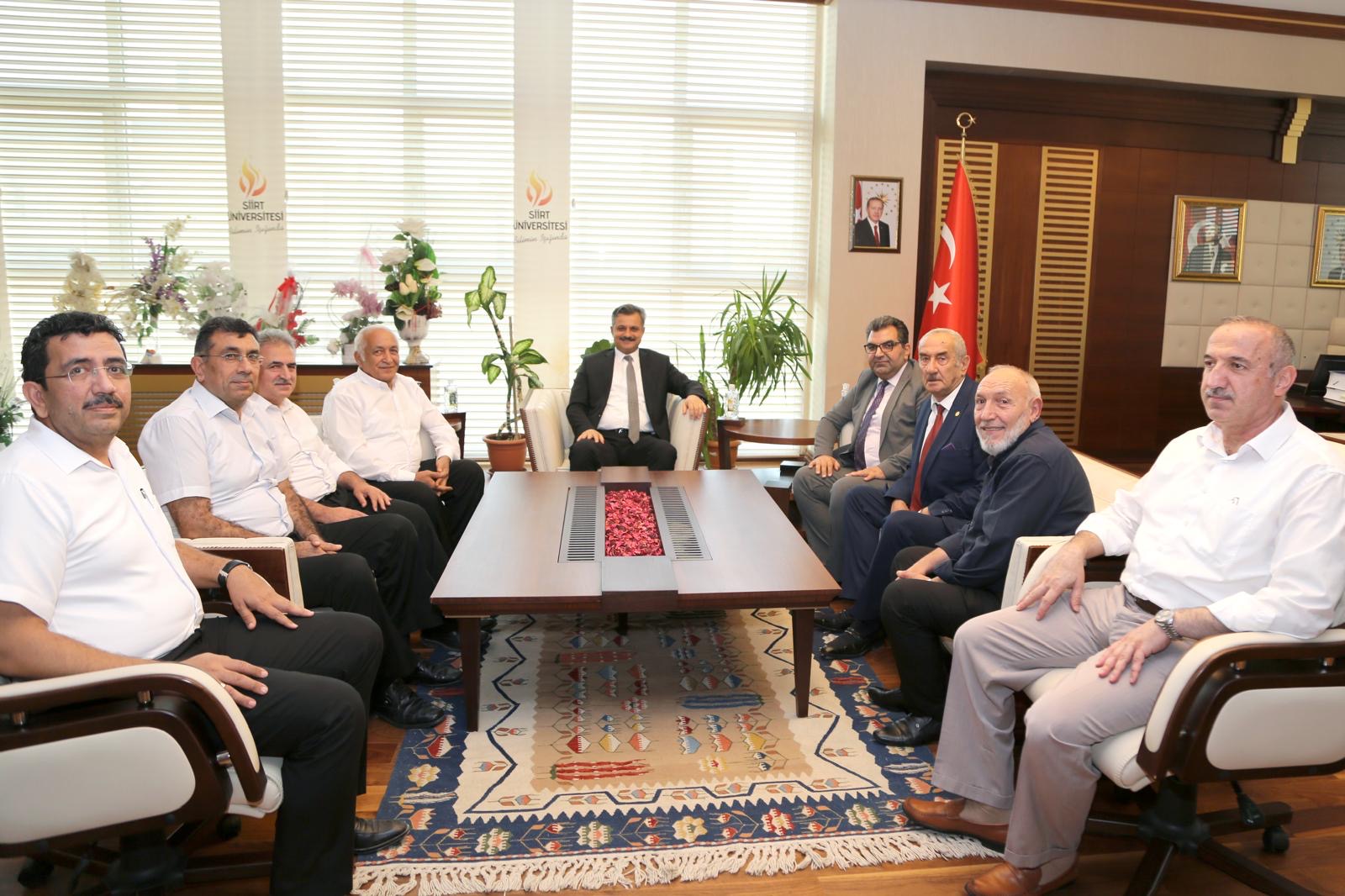 Siirt Üniversitesi Rektörü Prof. Dr. Nihat Şındak’a Yılın Ahisi Beşir Özkılıç ve Heyetinden Nezaket Ziyareti