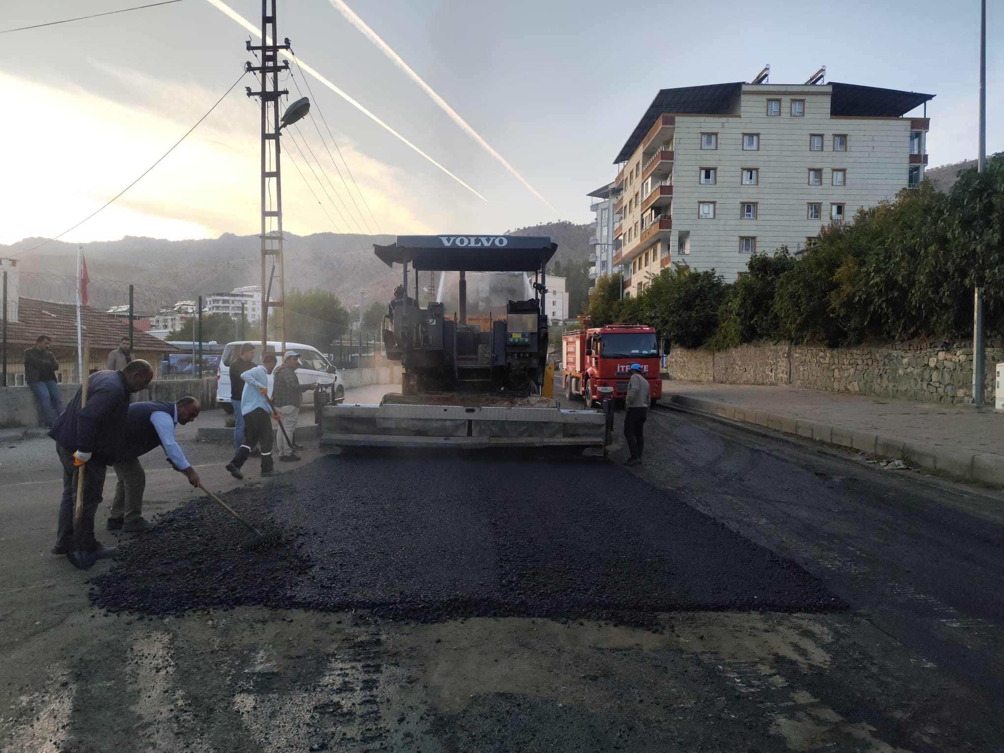 Baykan’da Asfaltlama Çalışmaları Başladı