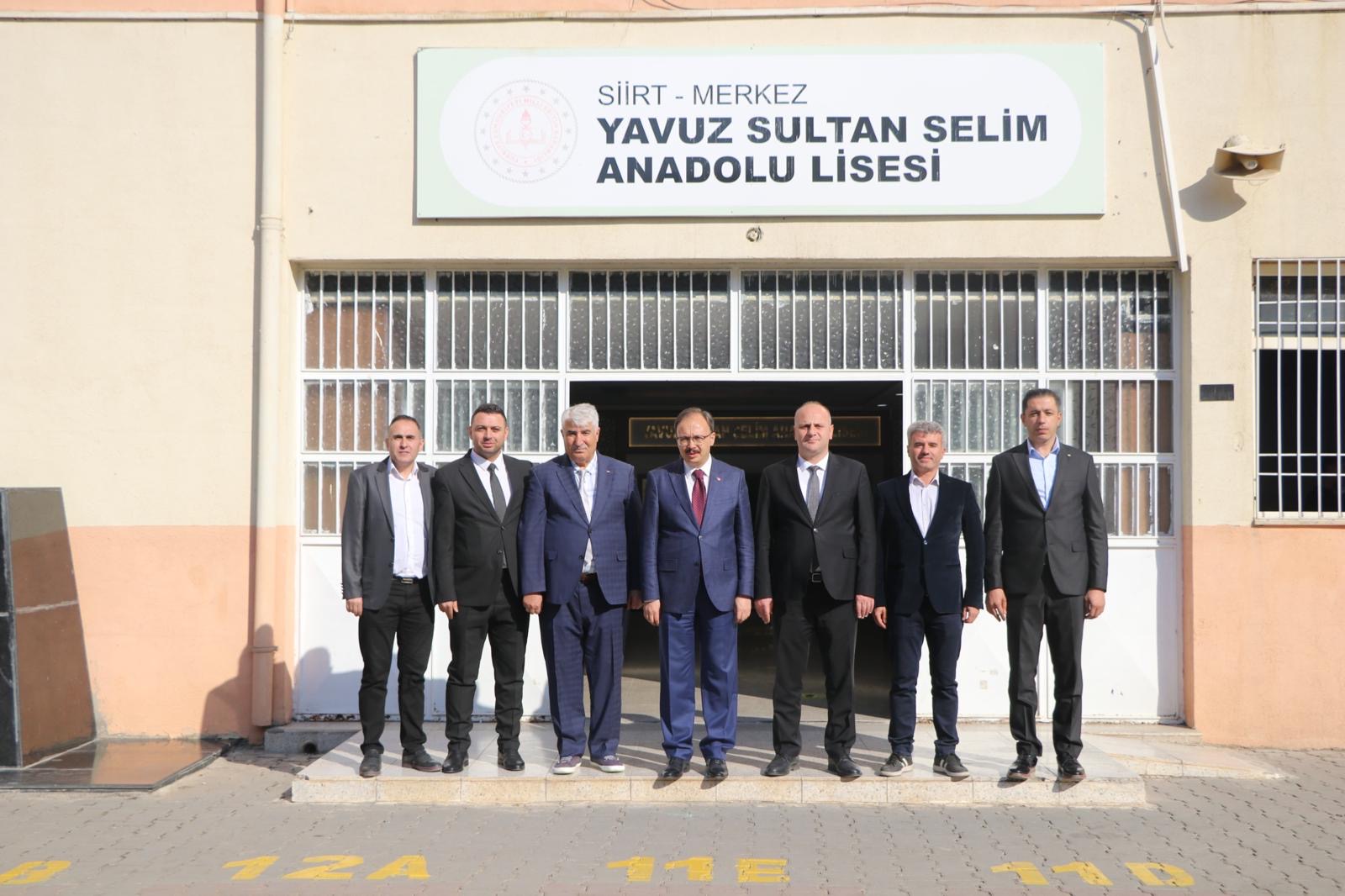 Siirt Valisi Dr. Kemal Kızılkaya ve Eşi Nurten Kızılkaya’dan Yavuz Sultan Selim Anadolu Lisesi’ne Ziyaret