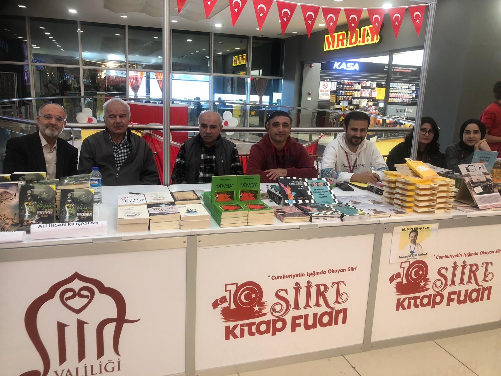 Siirt Kitap Fuarı Devam Ediyor! Yazar Eviz, Okuma Alışkanlığının Önemine Dikkat Çekti