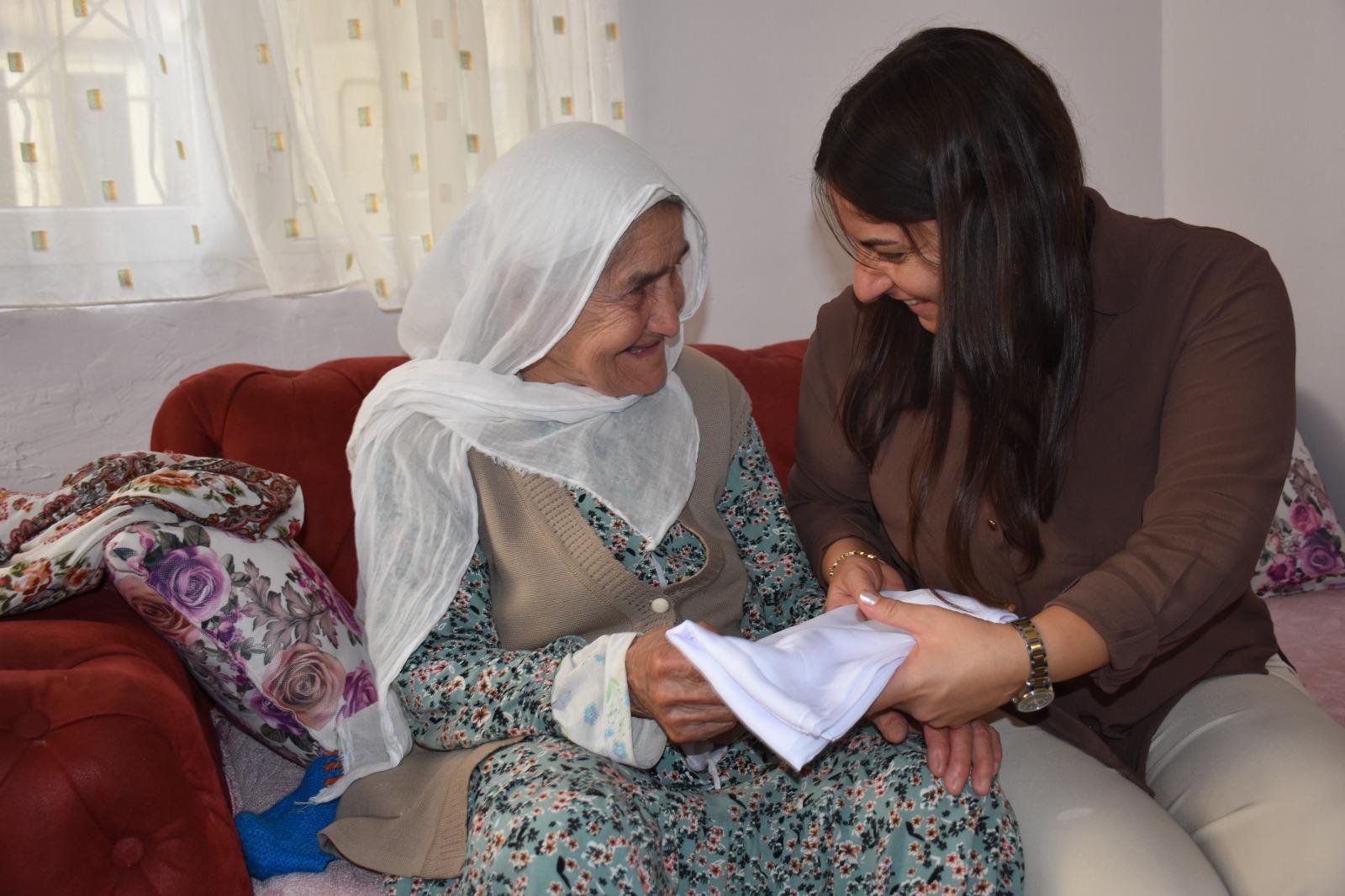 Siirt Belediye Eşbaşkanlarından Dünya Yaşlılar Günü’nde Anlamlı Ziyaret