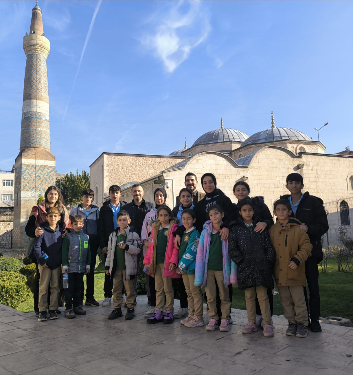 Eğitimde Kardeşlik Köprüsü! 75. Yıl Mesleki ve Teknik Anadolu Lisesi ile Adnan Menderes İlkokulu Buluştu