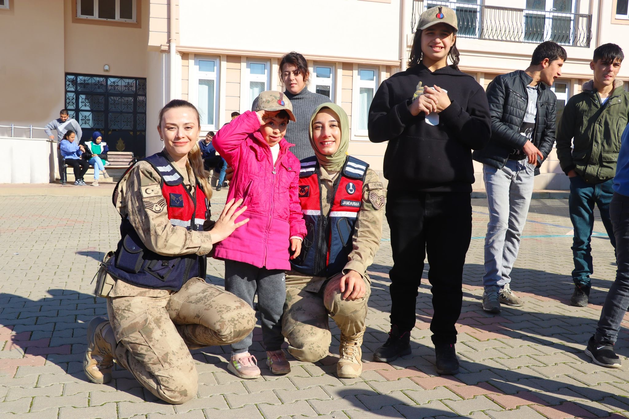 Siirt Jandarması, Özel Gereksinimli Çocuklara Sevgi Dolu Bir Gün Yaşattı!