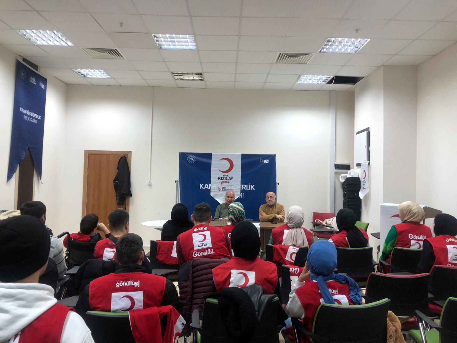 Gazeteci Yazar Mergen, “Her Yudumda Bir Hikaye” Söyleşisinde Üniversiteli Gençlerle Buluştu