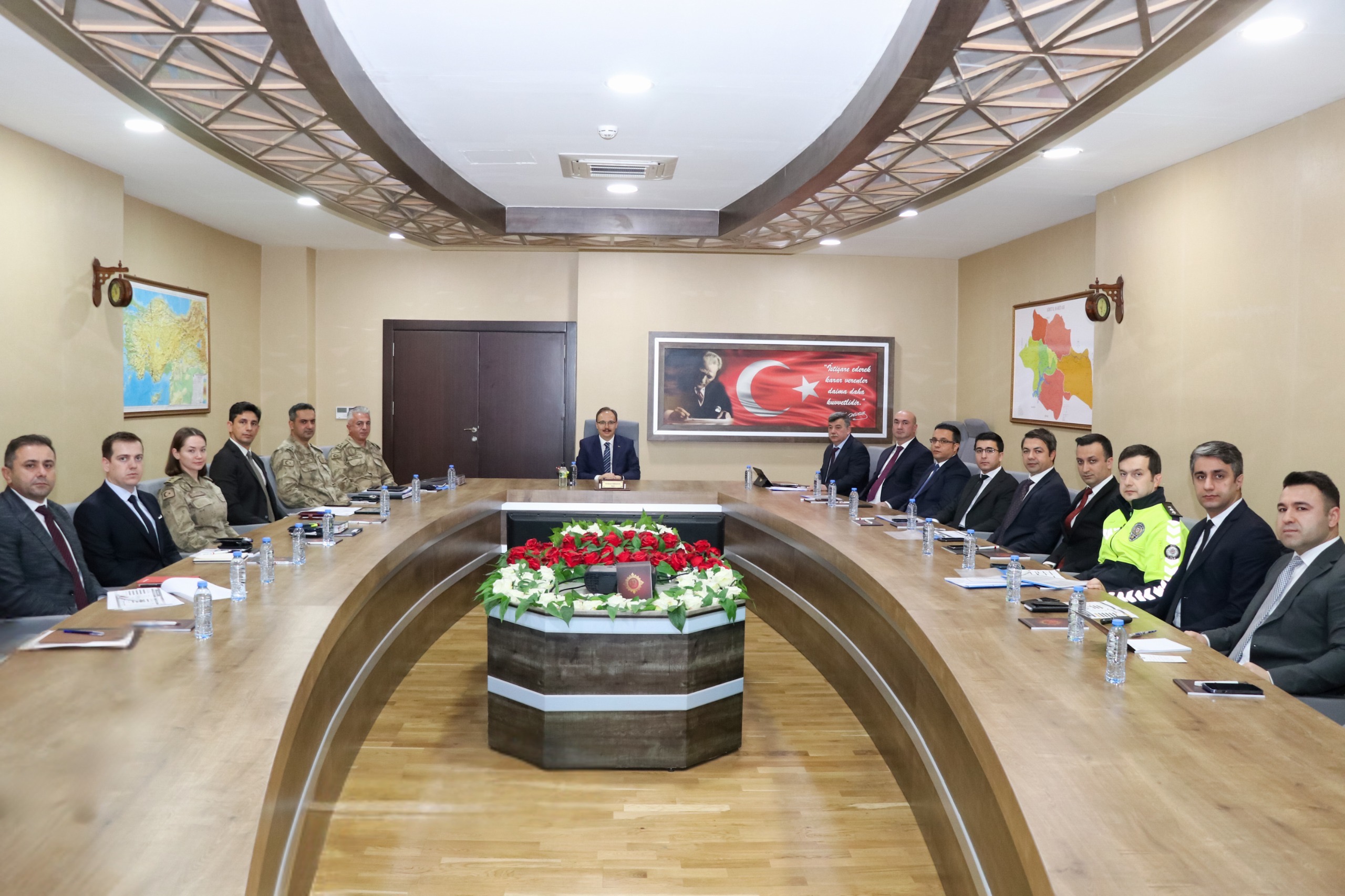 Vali Kızılkaya Başkanlığında Yılbaşı Tedbirleri Toplantısı Yapıldı