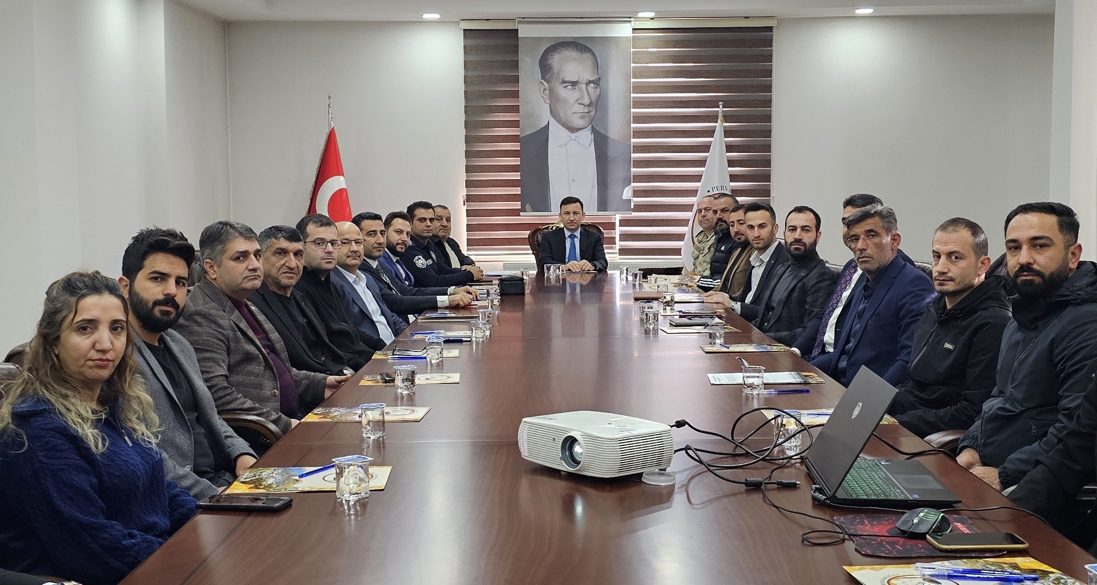 Siirt’in Pervari İlçe Kaymakamlığı’ndan Önemli Bir Adım! İlçenin Kalkınma Yolları Araştırılıyor