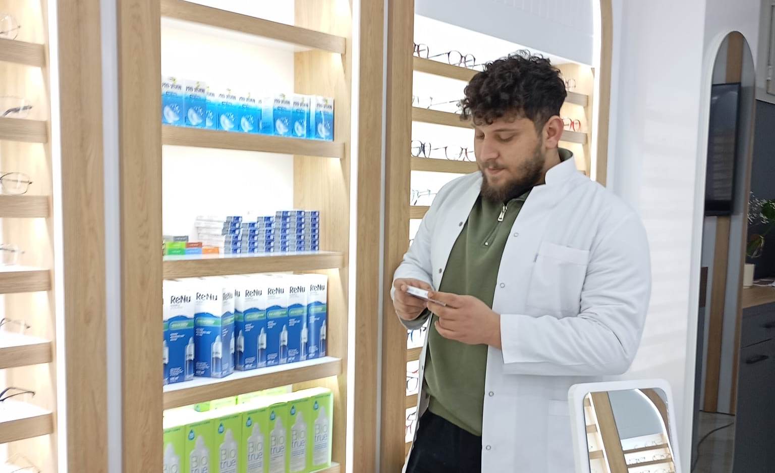 Optisyen Parlak Uyarıyor, “Kontak Lens İçin Doktor Önerisi Şart”