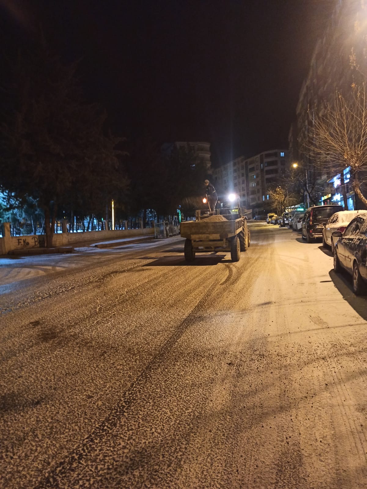 Siirt’te Buzlanmaya Karşı Tuzlama Çalışmaları Devam Ediyor