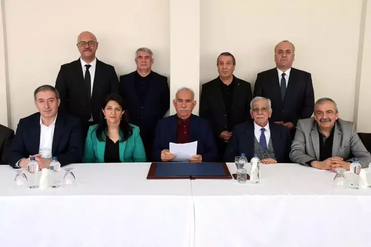 Öcalan’dan Çağrı: “PKK Kendini Feshetmeli, Tüm Gruplar Silah Bırakmalı”