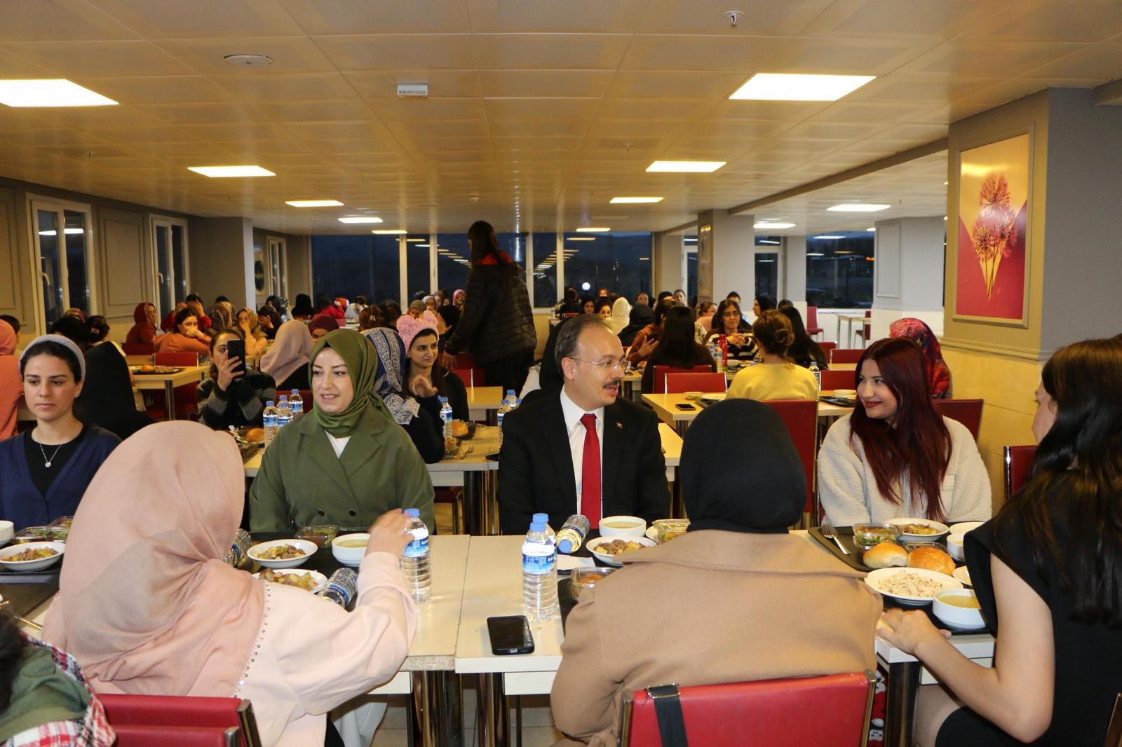Vali Kızılkaya, Gençlerle İftar Sofrasında Buluştu!