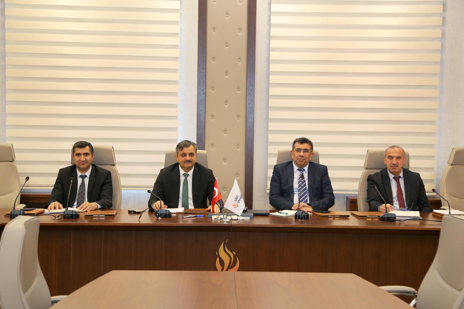 Siirt Üniversitesi’nde Uygulama ve Araştırma Merkezlerinin Yöneticileri ile Toplantı Yapıldı