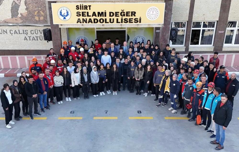 Siirt’te Deprem Haftası Kapsamında Deprem Tahliye Tatbikatı Gerçekleştirildi