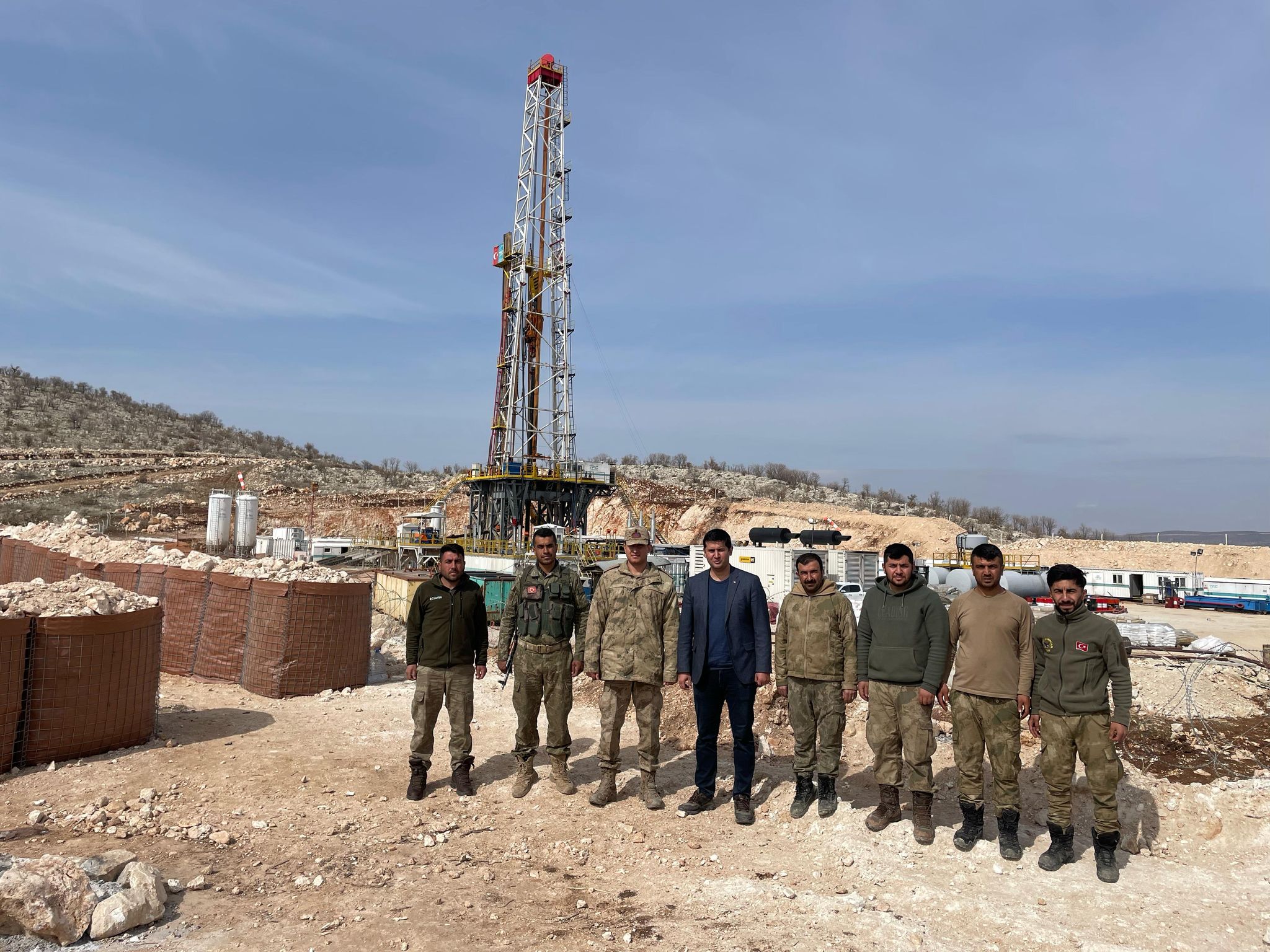 Eruh’ta Petrol Arama Çalışmaları Devam Ediyor! Kaymakam Şenay Gabar Dağında İncelemelerde Bulundu