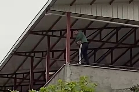 Siirt’te İntihar Girişimi! Çatıdan Düşen Genç Yaralandı