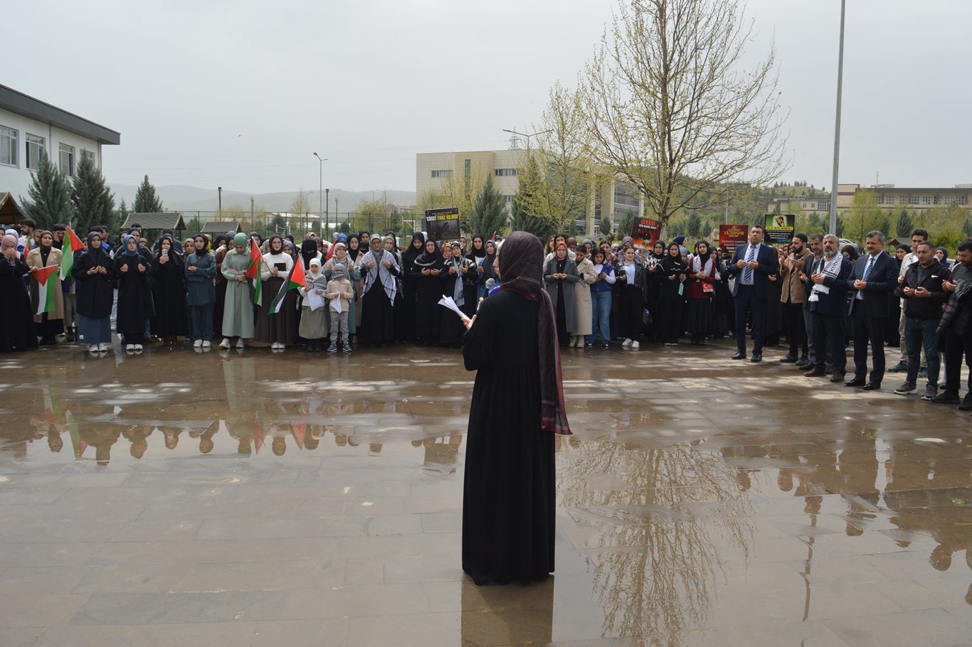 Gazze İçin 3 Dilde Dua: Siirt’te Öğrenci ve Akademisyenler Tek Yürek