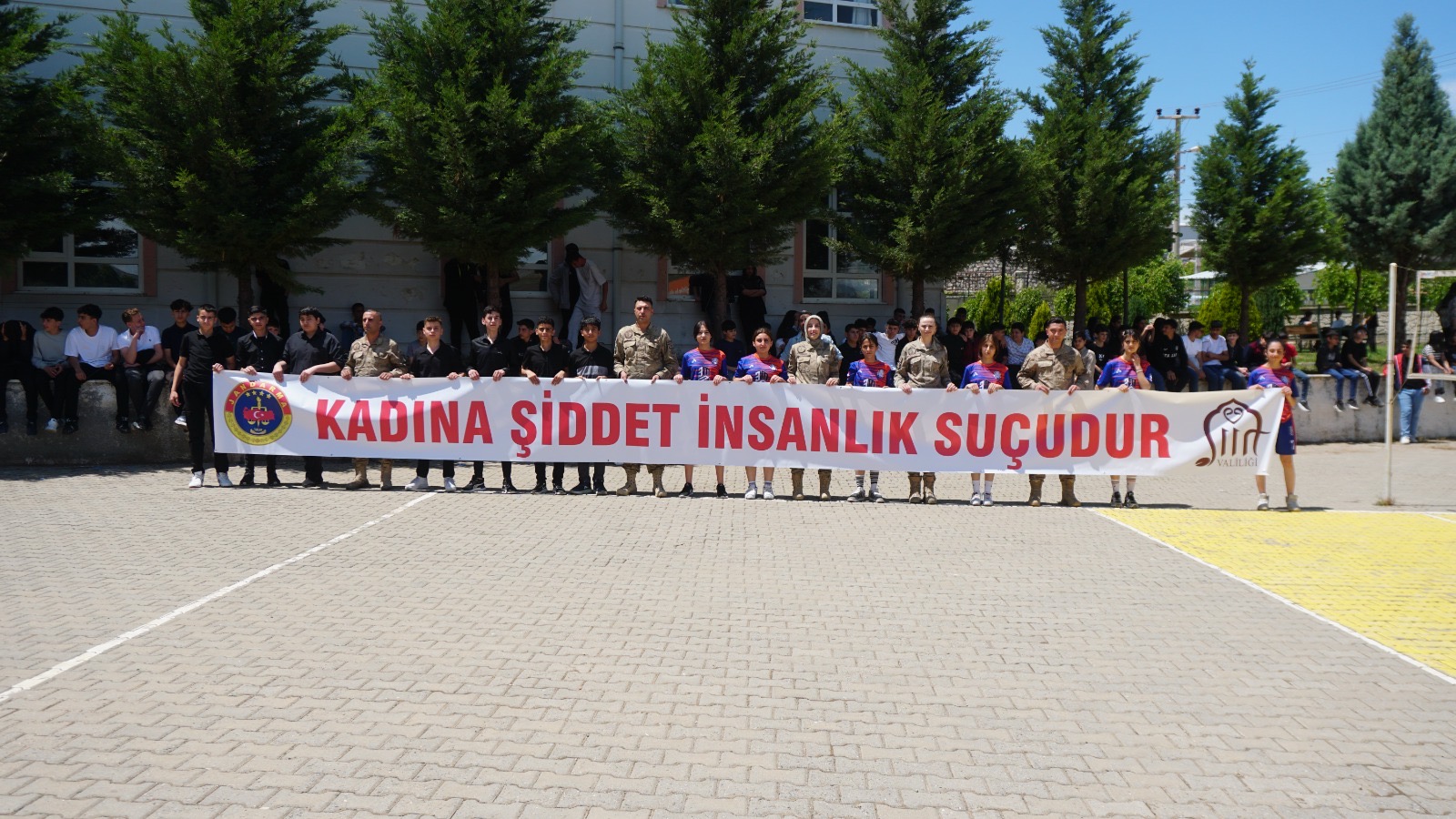 Siirt Jandarma Ekiplerinden Öğrencilere Anlamlı Ziyaret!