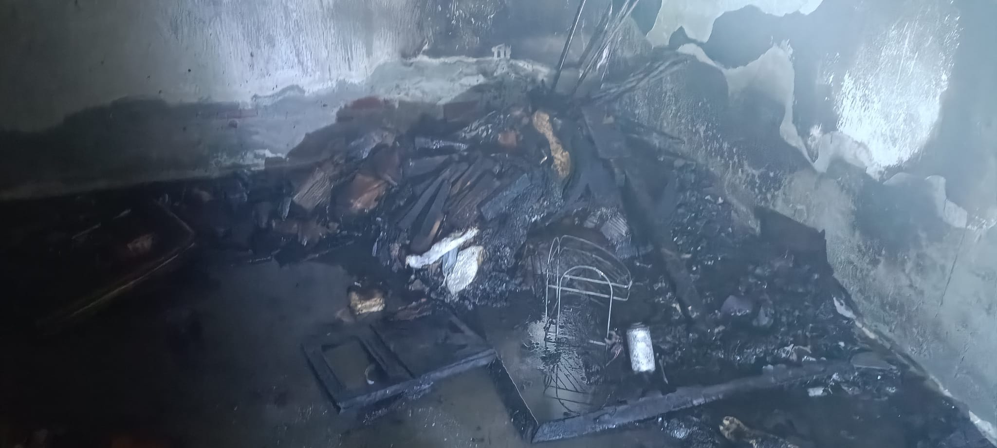 Siirt’te Lojmanda Çıkan Yangında 13 Kişi Dumandan Etkilendi
