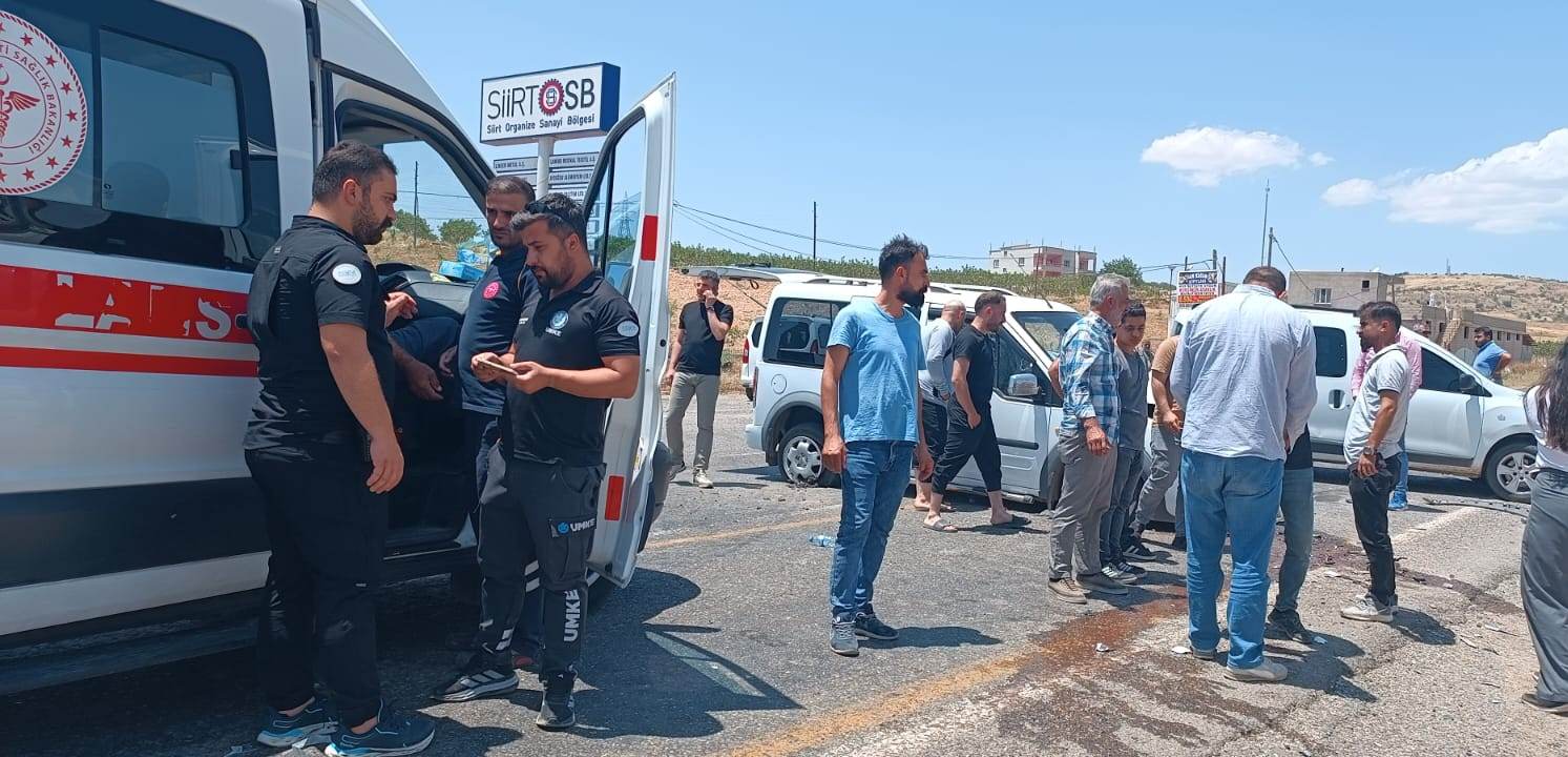Siirt’te İki Araç Çarpıştı! Takla Atan Otomobilde Faciadan Dönüldü: 4 Yaralı