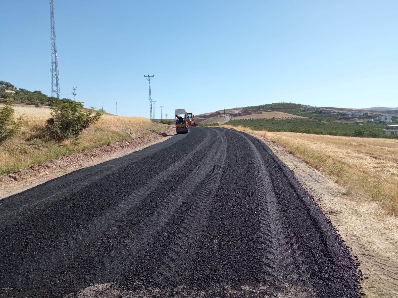 Siirt Kent Merkezinde Asfalt Yama ve Onarım Çalışmaları Devam Ediyor