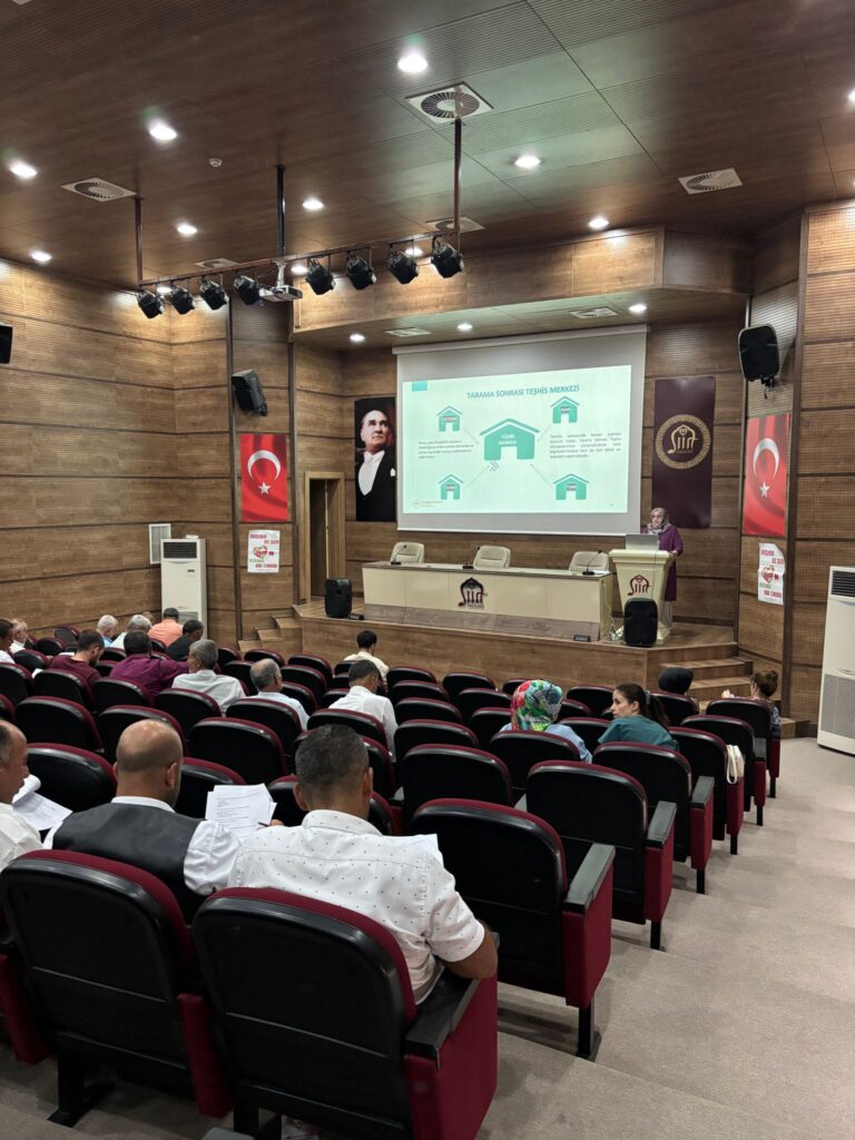 Merkeze Bağlı Köy Muhtarlarına Saha Elçileri Eğitimi ve KKKA Farkındalık Semineri Verildi