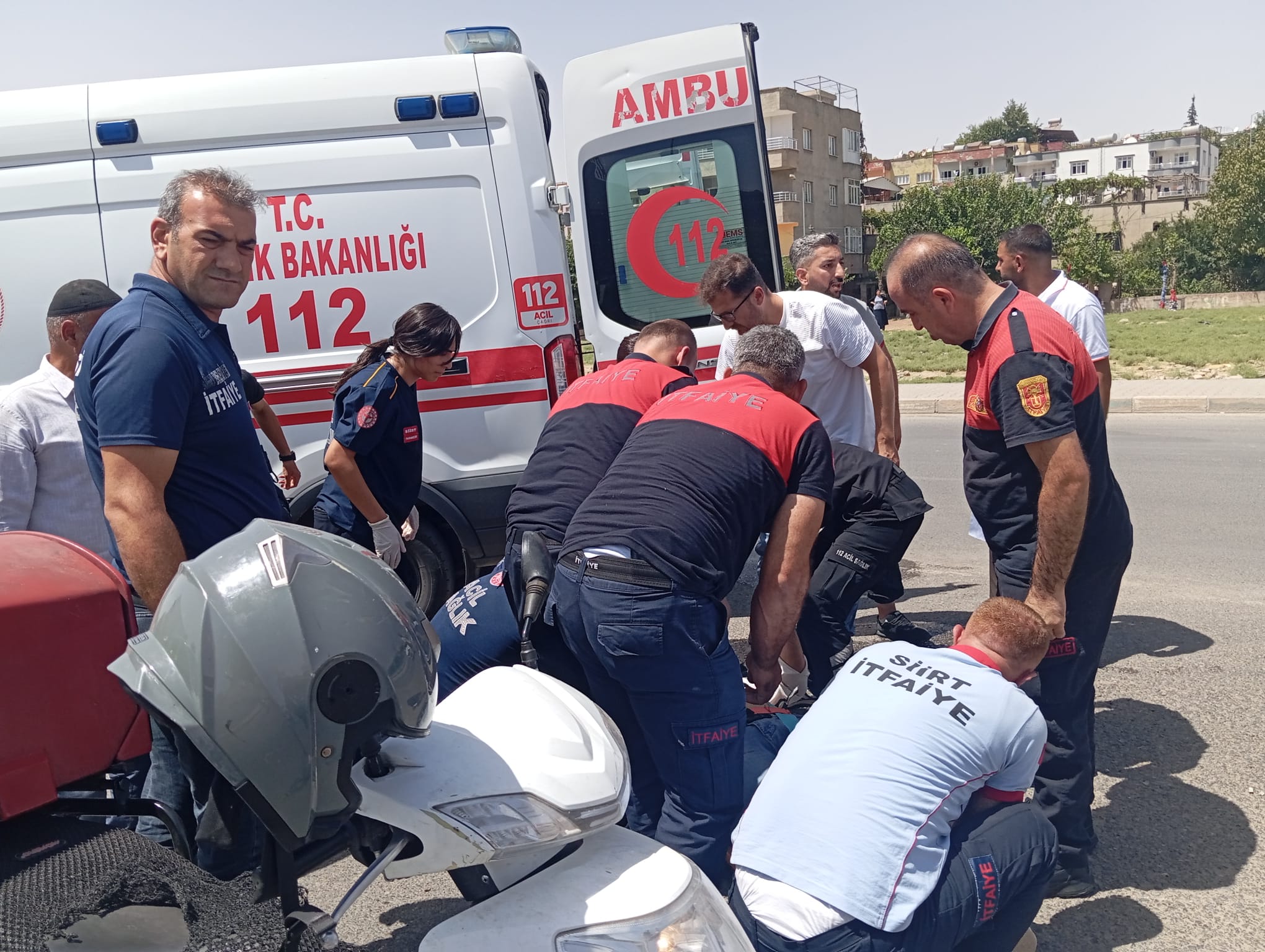 Siirt’te Otomobil ile Motokurye Çarpıştı: 1 Kişi Ağır Yaralandı