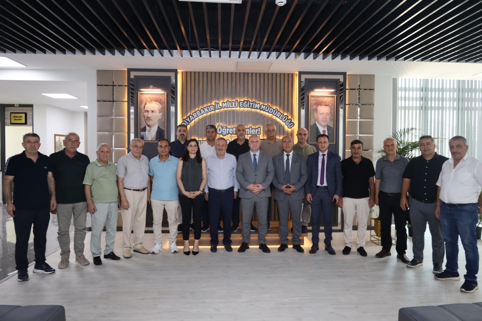 Siirt Vakfı Diyarbakır Şubesi’nden İl Milli Eğitim Müdürü Salih Sadoğlunu Ziyaret Etti
