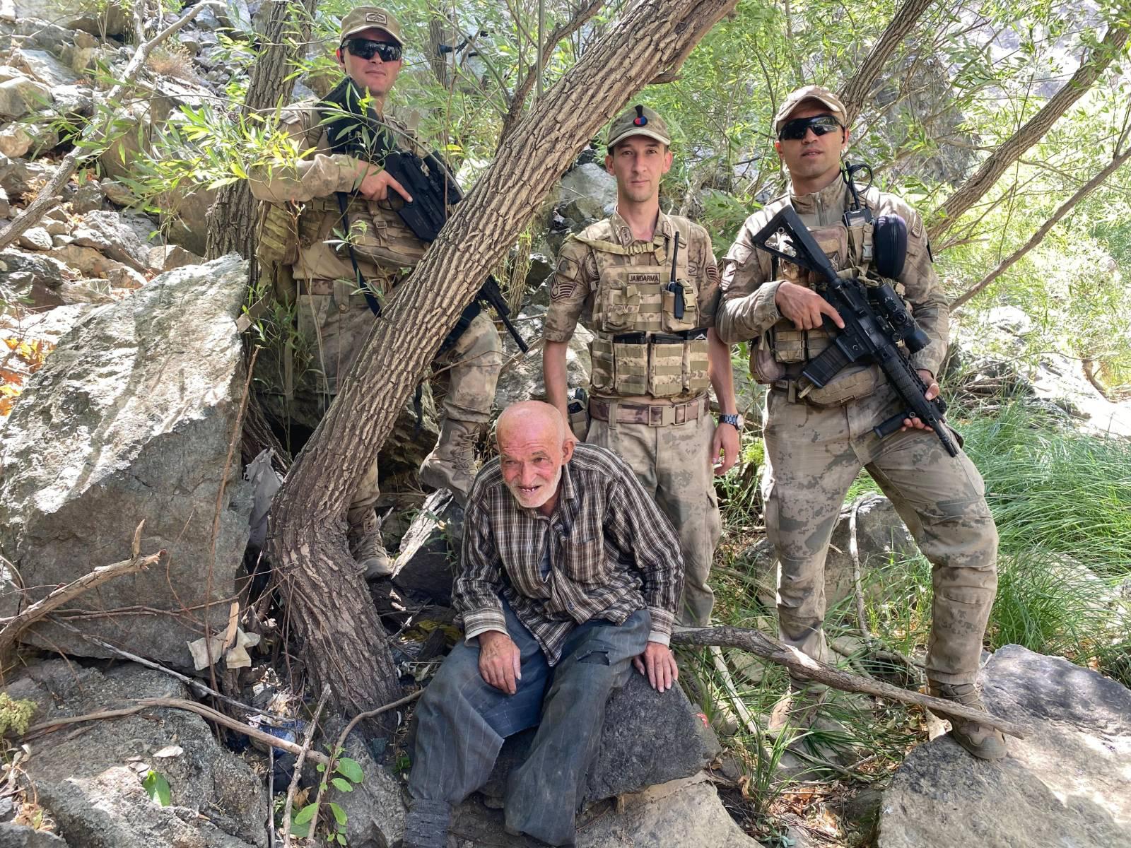 Siirt’te 2 Gündür Kayıp Olan Yaşlı Adam, Sarp Arazide JİHA ile Bulundu