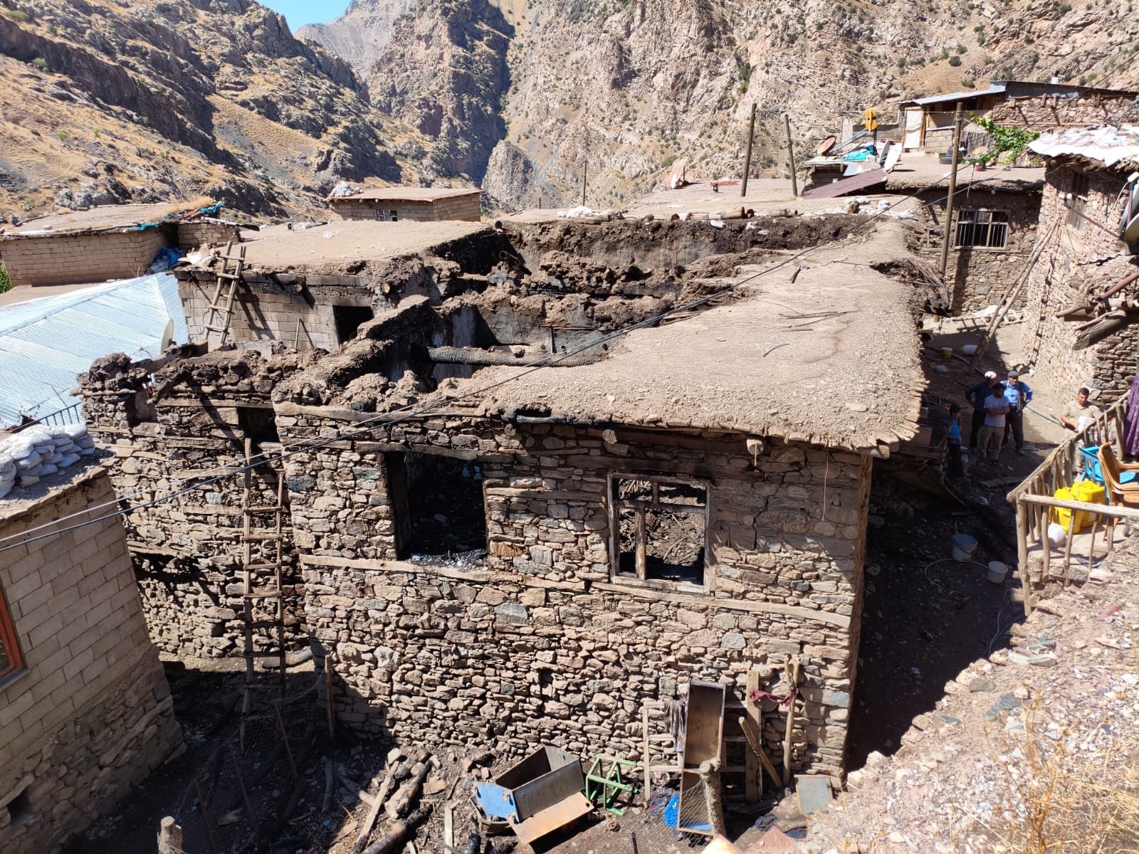 Evleri Yanan Aile Destek Bekliyor